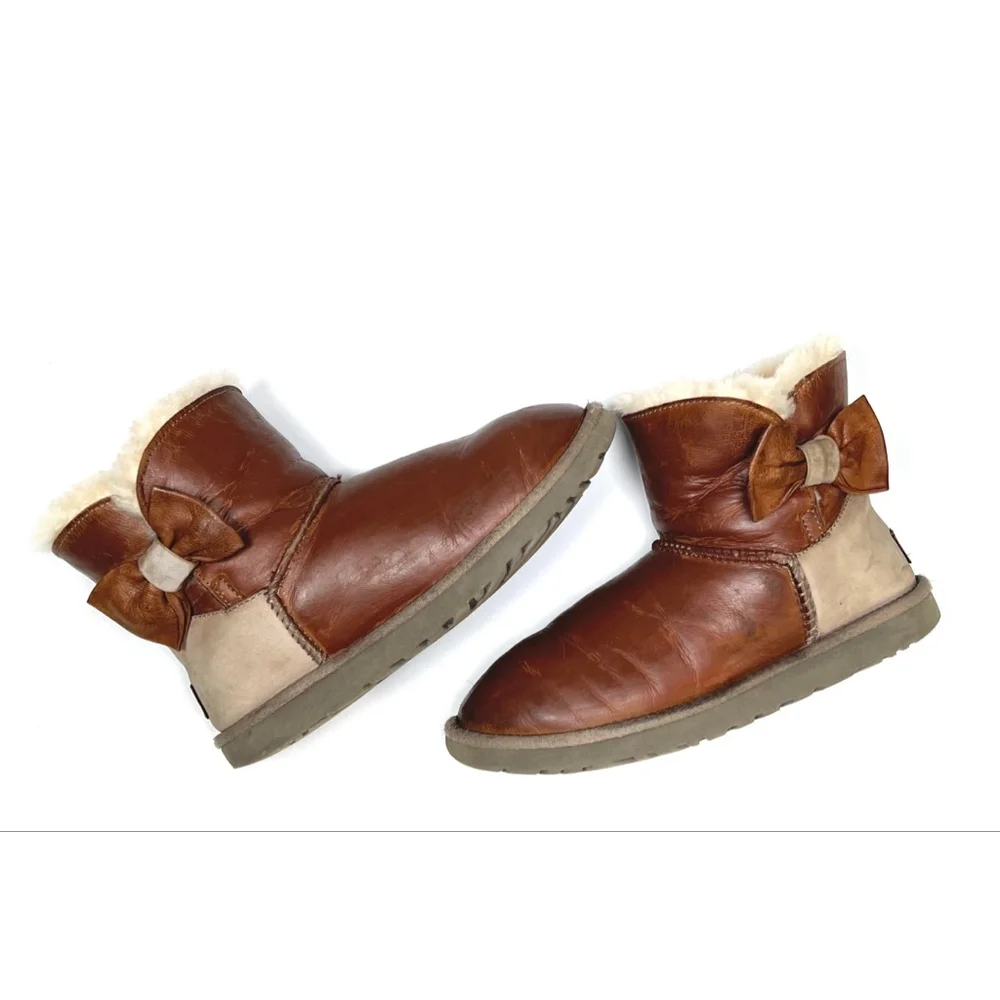 UGG Womans Brown Beige Leather Ankle Boots & Booties Size 6 Shearling - Picture 1 of 7